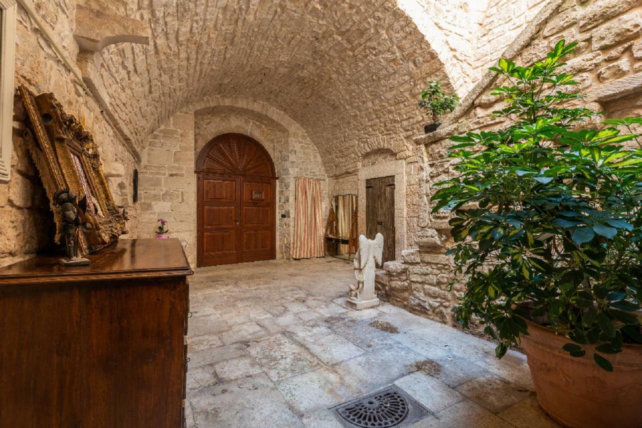 Palazzo Morola XIV Century Lägenhet Giovinazzo Exteriör bild